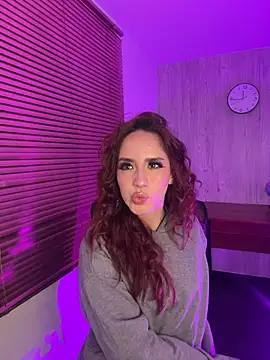 elodie rouge online show from February 12, 4:45 am