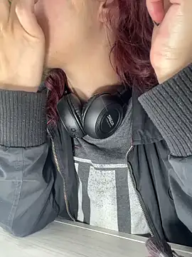 elodie rouge online show from March 23, 11:43 am