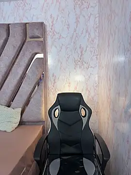 elodie rouge online show from February 10, 12:37 pm