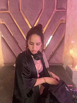 elodie rouge online show from April 9, 11:49 am