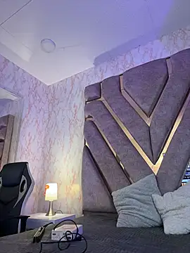 elodie rouge online show from March 30, 11:44 am