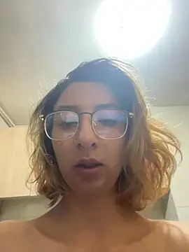 RavenEllieUniverse online show from May 29, 1:33 am