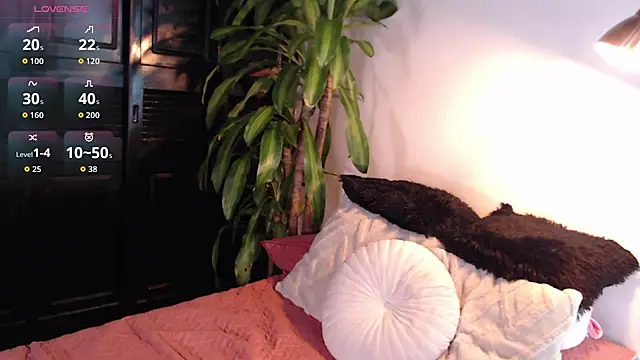 Snapshot of Mia_Volkova_ chatting on May 22, 4:05 pm Mia Volkova online show from May 22, 4:05 pm