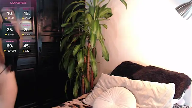 Snapshot of Mia_Volkova_ chatting on May 23, 3:22 pm Mia Volkova online show from May 23, 3:22 pm