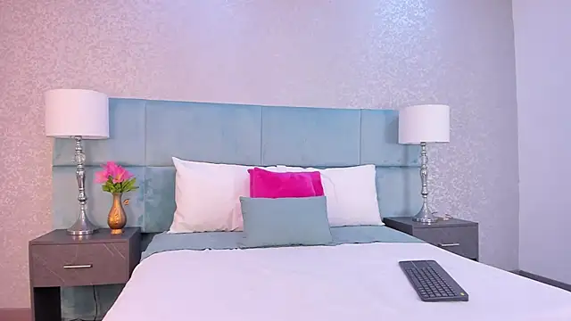 nela moretti online show from April 12, 1:36 pm