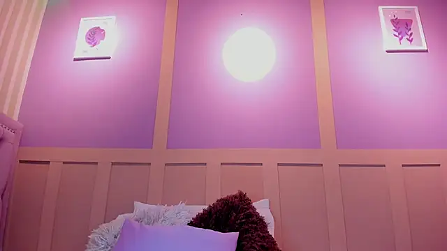 Snapshot of LilithAllenn chatting on February 22, 4:15 am LilithAllenn online show from February 22, 4:15 am