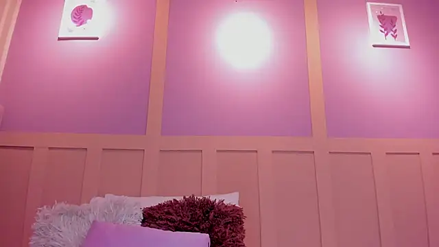 Snapshot of LilithAllenn chatting on February 24, 3:40 am LilithAllenn online show from February 24, 3:40 am