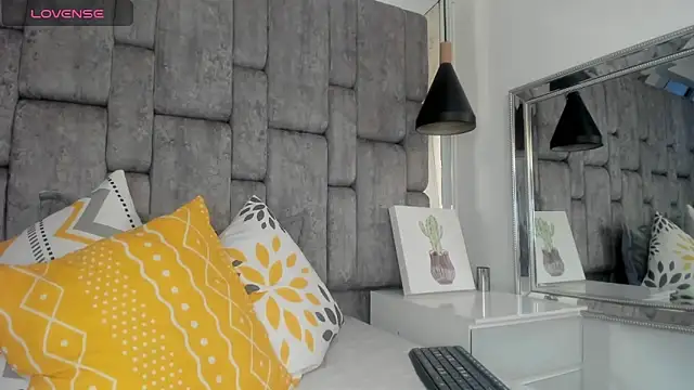 JenniQ69 online show from July 1, 8:31 pm