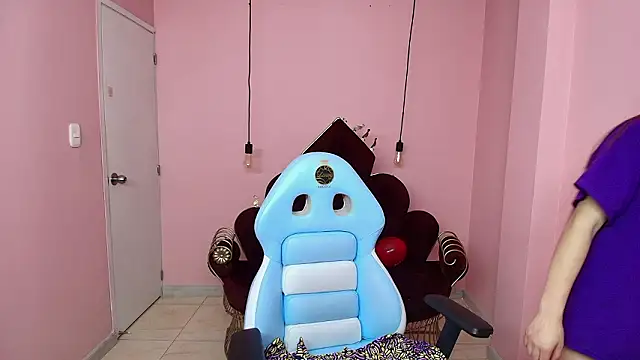 Snapshot of Ashley_benson_x chatting on February 26, 9:48 pm Ashley benson x online show from February 26, 9:48 pm