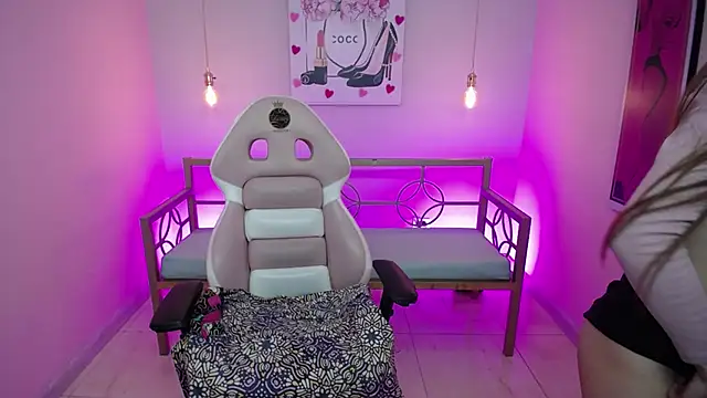 Snapshot of Ashley_benson_x chatting on March 3, 8:38 pm Ashley benson x online show from March 3, 8:38 pm