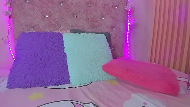 lovely  kiss   online show from March 26, 6:17 pm