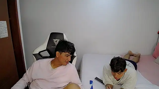 Maxwell boys online show from February 25, 3:07 am