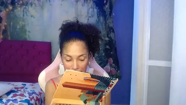 Snapshot of rosa_skinny chatting on June 21, 1:39 pm rosa skinny online show from June 21, 1:39 pm