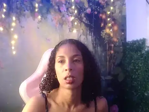 Snapshot of rosa_skinny chatting on June 6, 8:58 pm rosa skinny online show from June 6, 8:58 pm