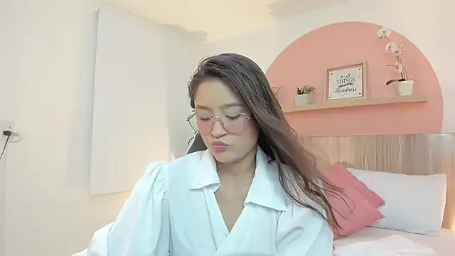 ivette swan online show from May 9, 7:06 pm