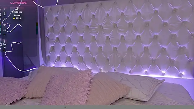 Snapshot of giselle_rossii chatting on February 10, 4:11 am giselle rossii online show from February 10, 4:11 am