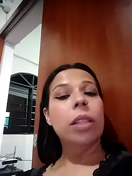 Snapshot of RossyAlvarez chatting on July 14, 2:05 am RossyAlvarez online show from July 14, 2:05 am