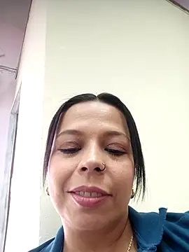 Snapshot of RossyAlvarez chatting on June 19, 7:41 pm RossyAlvarez online show from June 19, 7:41 pm
