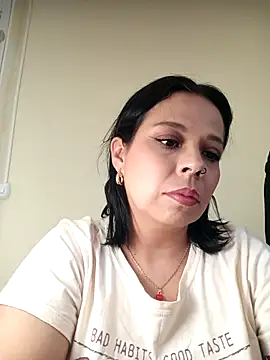 Snapshot of RossyAlvarez chatting on July 7, 10:13 pm RossyAlvarez online show from July 7, 10:13 pm
