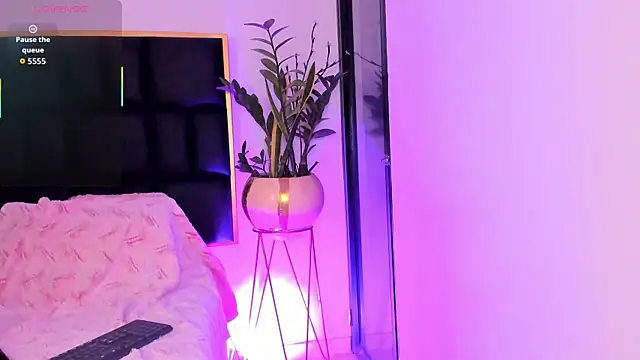 Emma collins01 online show from April 2, 3:02 am