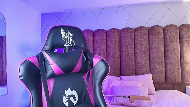 ShadowLune online show from March 8, 8:12 pm