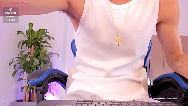 Snapshot of LennerCollins_ chatting on June 2, 5:57 pm LennerCollins online show from June 2, 5:57 pm
