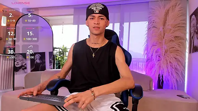 Snapshot of LennerCollins_ chatting on May 25, 12:48 pm LennerCollins online show from May 25, 12:48 pm