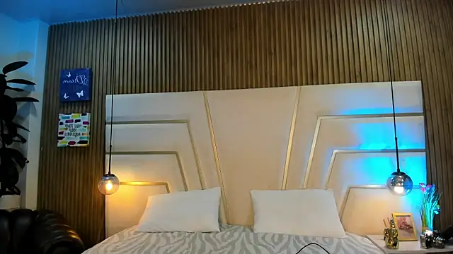 Xara Shadow online show from March 28, 11:17 pm