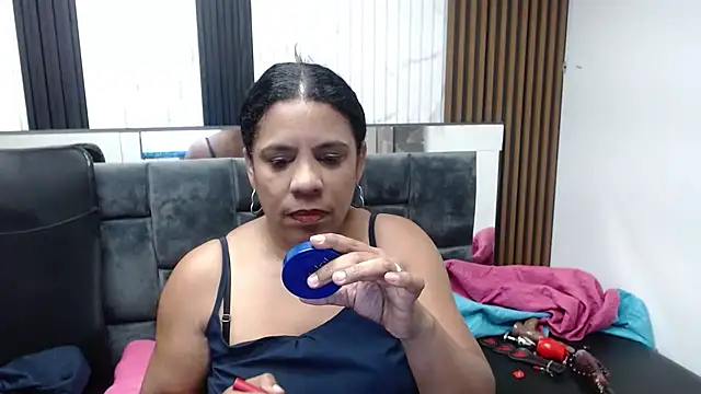 Snapshot of Zeyllyjhonson chatting on July 3, 3:29 pm Zeyllyjhonson online show from July 3, 3:29 pm
