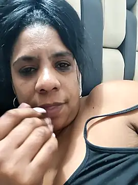 Snapshot of Zeyllyjhonson chatting on January 31, 11:47 pm Zeyllyjhonson online show from January 31, 11:47 pm