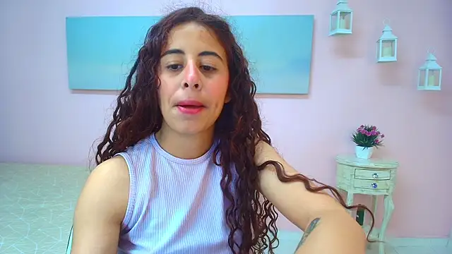 Snapshot of scarlett_clyde chatting on June 24, 12:37 pm scarlett clyde online show from June 24, 12:37 pm