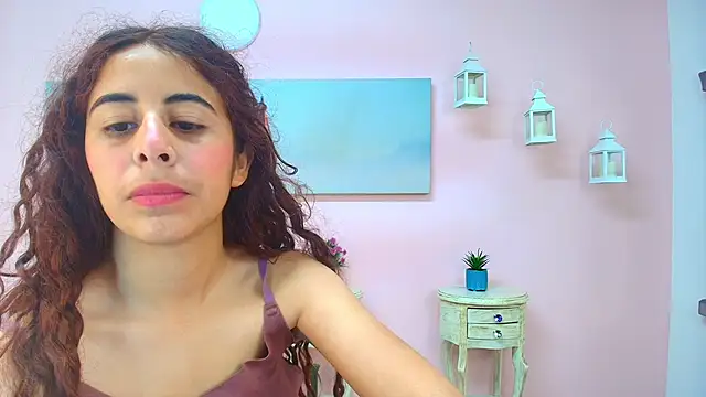 Snapshot of scarlett_clyde chatting on June 19, 12:44 pm scarlett clyde online show from June 19, 12:44 pm