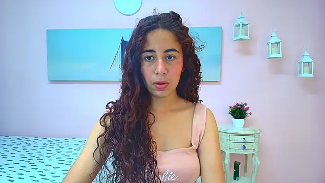Snapshot of scarlett_clyde chatting on June 23, 12:47 pm scarlett clyde online show from June 23, 12:47 pm