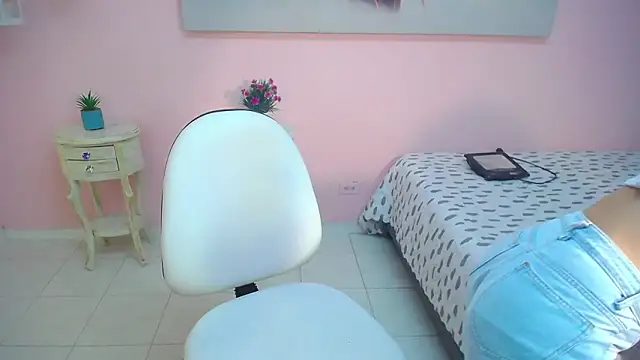 scarlett clyde online show from February 28, 12:27 pm