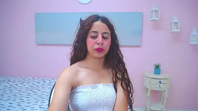Snapshot of scarlett_clyde chatting on May 11, 12:39 pm scarlett clyde online show from May 11, 12:39 pm