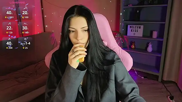 Snapshot of Kelly__Bunny chatting on February 10, 5:50 am Kelly Bunny online show from February 10, 5:50 am