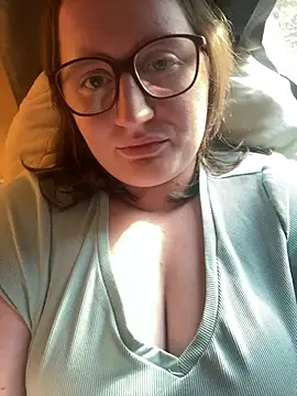 lucycomestrue online show from July 11, 12:11 am
