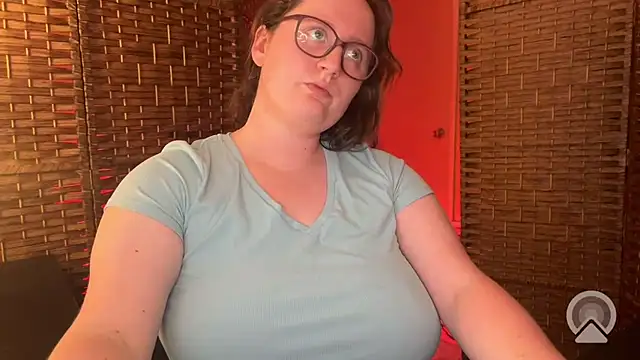 lucycomestrue online show from June 8, 12:49 am