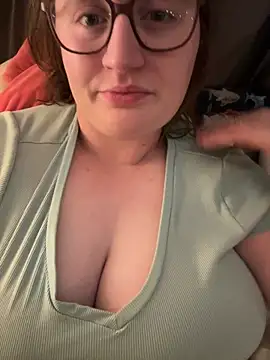lucycomestrue online show from July 25, 4:20 am