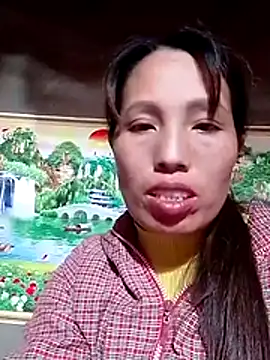 Gummiesu online show from May 3, 1:04 pm
