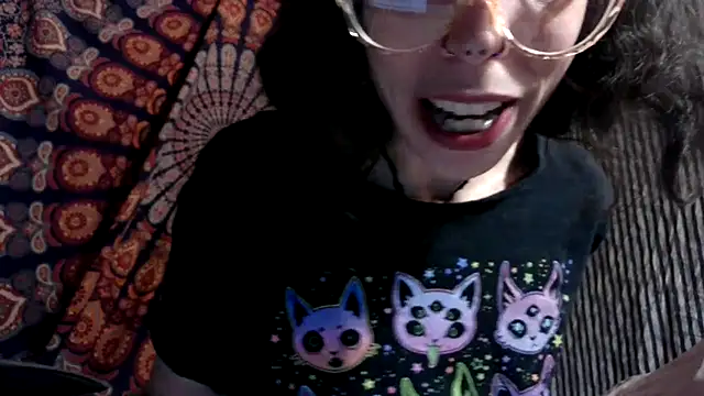 Snapshot of xxEMMxxx chatting on February 17, 7:38 am xxEMMxxx online show from February 17, 7:38 am