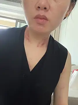 Snapshot of Cheating-wife chatting on July 9, 6:14 am Cheating-wife online show from July 9, 6:14 am