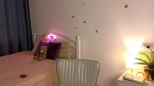 Snapshot of Maily__Trees chatting on February 19, 11:29 am Maily Trees online show from February 19, 11:29 am