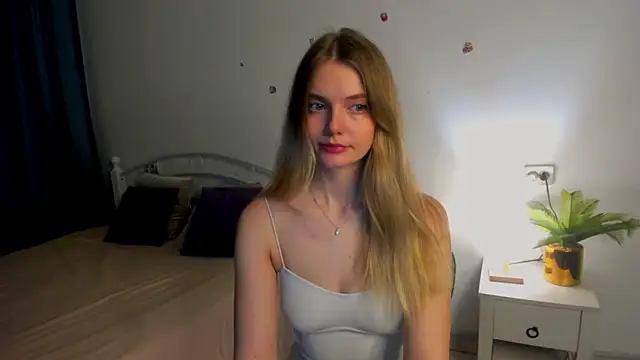 Snapshot of Maily__Trees chatting on February 10, 11:42 am Maily Trees online show from February 10, 11:42 am