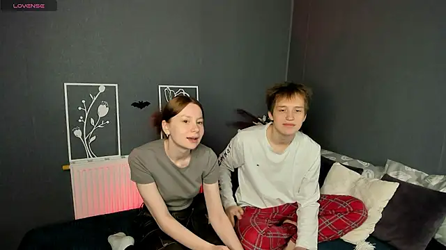 Lola Raivis  online show from February 15, 7:35 pm