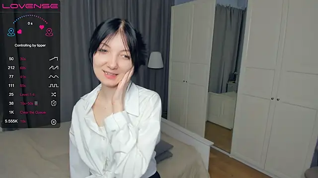 Snapshot of RoxanneComisky chatting on February 1, 7:06 am RoxanneComisky online show from February 1, 7:06 am