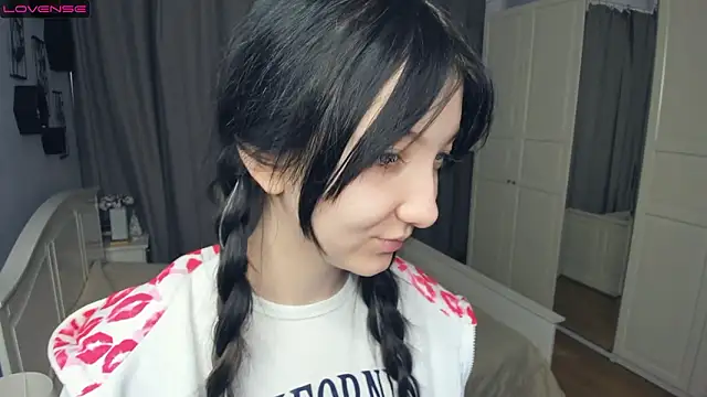 Snapshot of RoxanneComisky chatting on February 9, 8:01 am RoxanneComisky online show from February 9, 8:01 am