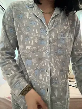 Snapshot of ruanruan05 chatting on February 10, 1:37 am ruanruan05 online show from February 10, 1:37 am