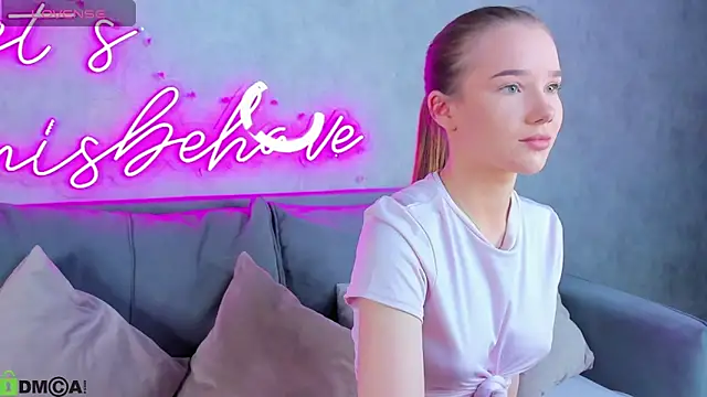 Nicole Vasquez online show from March 4, 9:28 am