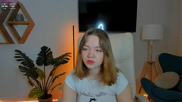 Kiss Moon online show from February 24, 7:04 pm